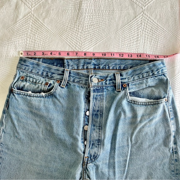 VINTAGE Distressed Levi’s 501 Jeans Made in USA - Picture 7 of 12